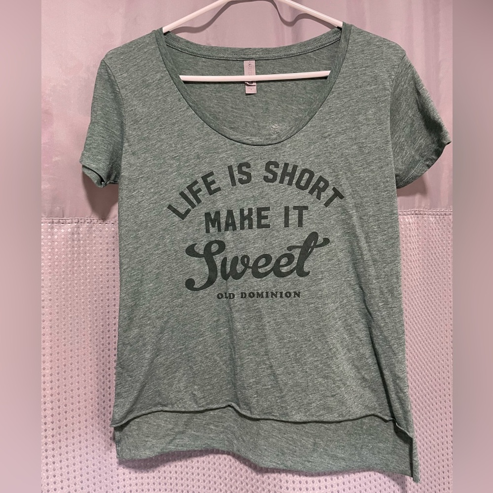 Old Dominion Life is Short Make it Sweet Country Music T-Shirt Women’s Small